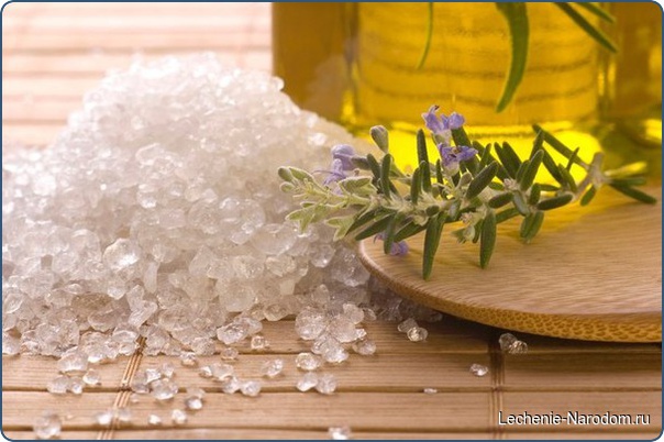 Тонизирующие маски из морской соли или капустной кашицы.